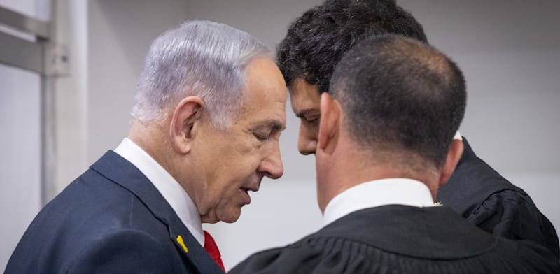 "ראש הממשלה בנימין נתניהו וסנגוריו / צילום: מרים אלסטר, פלאש 90"