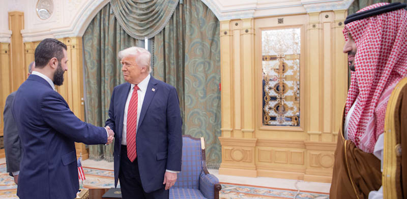US President Donald Trump meets President of Syria Ahmed Hussein al-Sharaa  credit:  Reuters/Anadolu