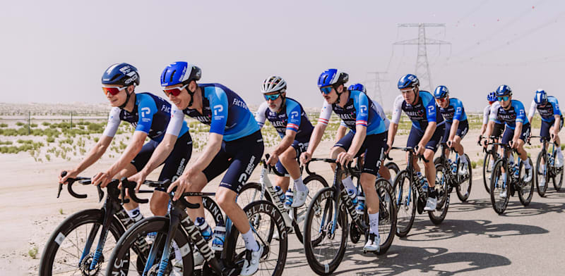 ישראל פרמייר טק באימון המסלול של המרוץ באיחוד האמירויות. ''הנוכחות שלנו במדינה ערבית מסמלת את הכוח של הספורט'' / צילום: נועה ארנון