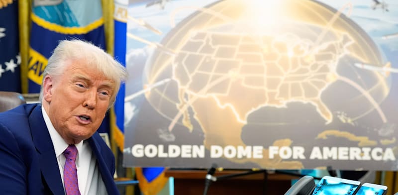 "טראמפ מציג את תוכנית ''כיפת זהב'' / צילום: ap, Alex Brandon"