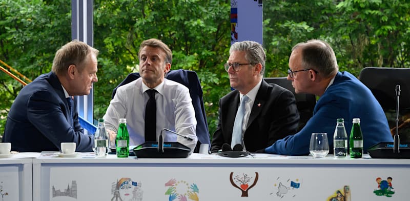 "מימין: קנצלר גרמניה פרידריך מרץ, ראש ממשלת בריטניה קיר סטארמר, נשיא צרפת עמנואל מקרון וראש ממשלת פולין דונלד טאסק / צילום: ap, Leon Neal"