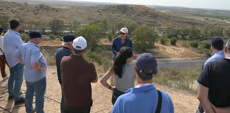 סיור בטחוני סביב נתיבות, בהובלת אמיר בר שלום, הפרשן הצבאי של גלי צה''ל / צילום: אבי רוקח