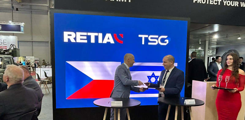 "חתימת ההסכם בין TSG ובין RETIA / צילום: TSG"