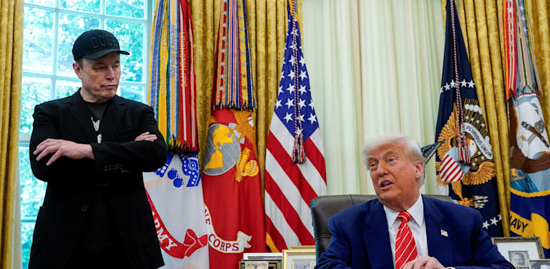 "הנשיא טראמפ נפרד ממאסק בחדר הסגלגל, בשבוע שעבר / צילום: Reuters, Nathan Howard"