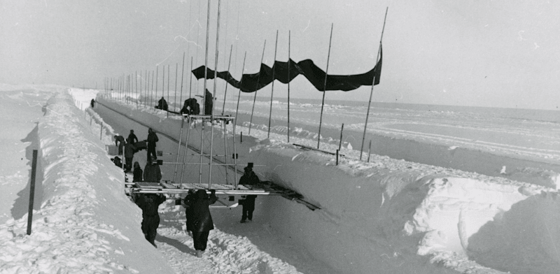 "הקמת הבסיס ב–1959. תחנת מחקר כסיפור כיסוי לפרויקט סודי / צילום: NASA-JPL"