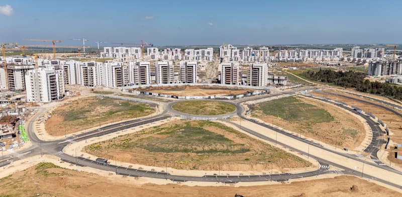 "בנייה חדשה בנתיבות / צילום: אייל תגר"