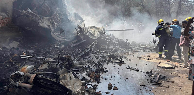 "מקום התרסקות המטוס של אייר אינדיה / צילום: ap, Ajit Solanki"