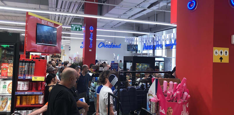 / צילום:  בקרפור ביום שישי, אחרי המתקפה של ישראל באיראן"