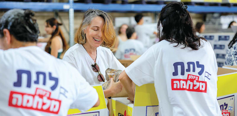 "מתנדבי ארגון "לתת" / צילום: יקיר עמוס"