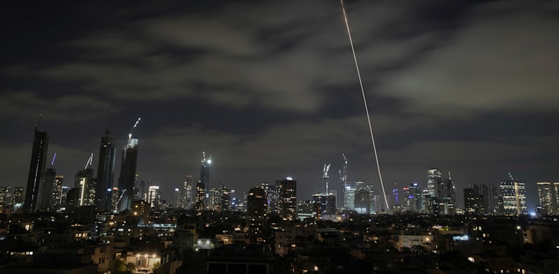 "יירוטים של כיפת ברזל / צילום: ap, Leo Correa"