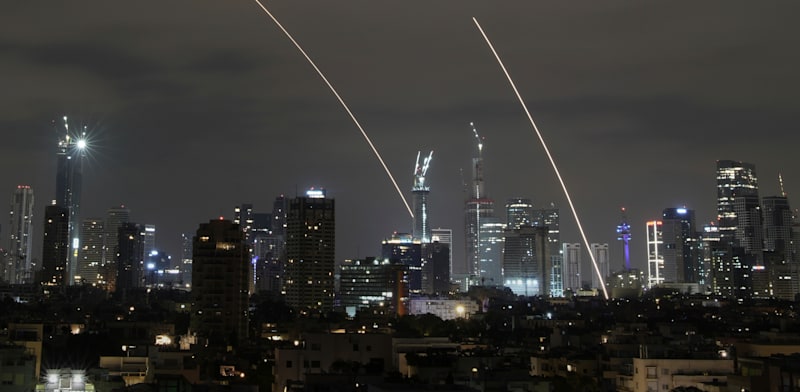 "יירוטים של מערכת ההגנה הישראלית בעקבות ירי מאיראן / צילום: ap, Leo Correa"