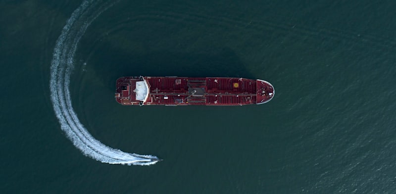 "מיכלית בריטית במיצרי הורמוז / צילום: ap, Morteza Akhoondi"