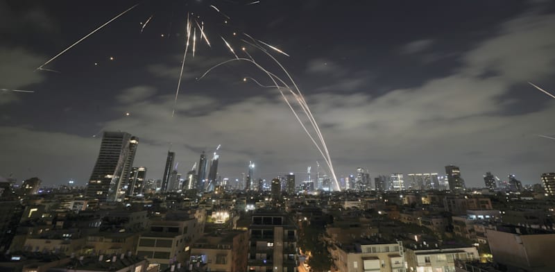 "יירוטי חץ 3 בשמי ישראל / צילום: ap, Leo Correa"