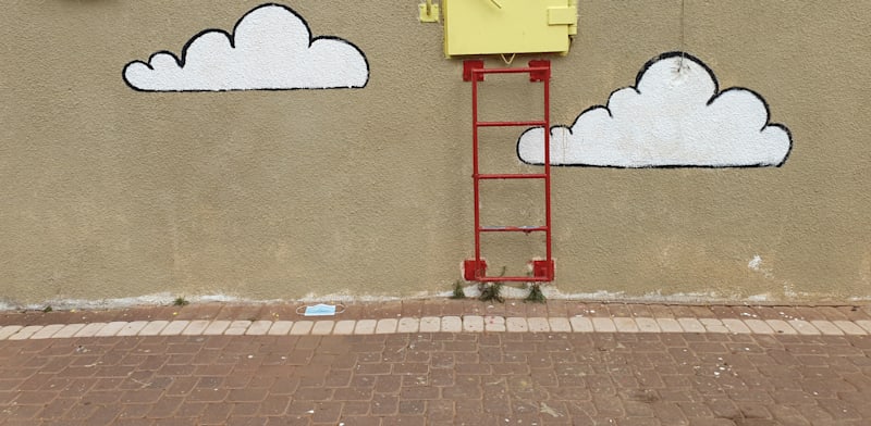 "חלון של מרחב מוגן בחולון / צילום: Shutterstock"