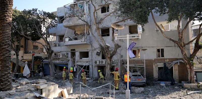 "בניין שנפגע מטיל איראני בחיפה / צילום: ap, Baz Ratner"