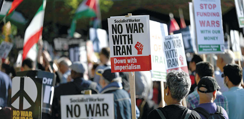 "הפגנות בלונדון נגד התקיפות של ישראל וארה''ב באיראן, השבוע / צילום: Reuters, Rasid Necati Aslim"