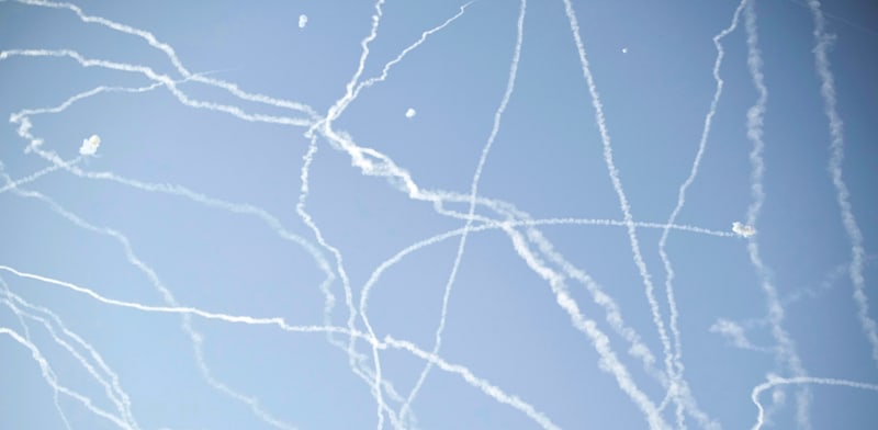 יירוטים בשמי תל אביב / צילום: ap, Leo Correa