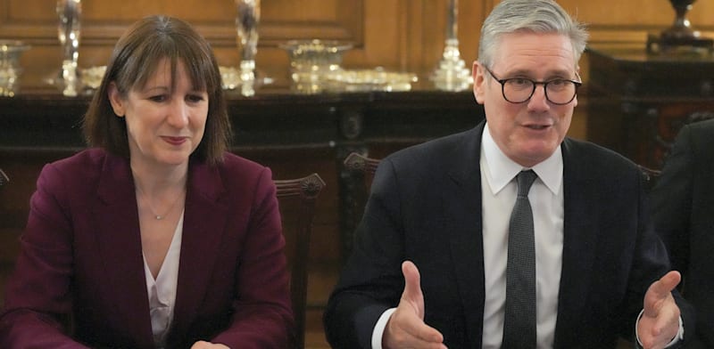 "ראש ממשלת בריטניה קיר סטארמר ושרת האוצר רייצ'ל ריבס / צילום: ap, POOL"