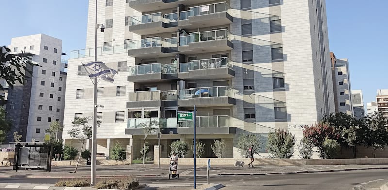 בניין בשכונת סיגליות בבאר שבע / צילום: יובל ניסני