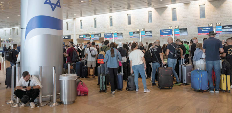 "עומסים בנתב''ג. המסלולים והתנועה האווירית סביב השדה לא הותאמו לגידול בישראל / צילום: ap, Ohad Zwigenberg"