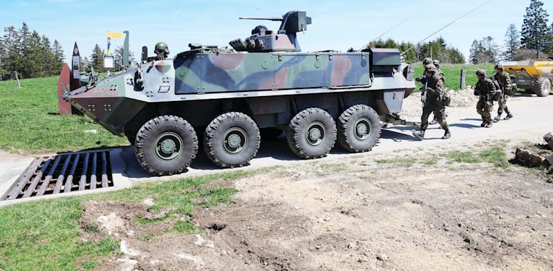 "טנק שווייצרי. הניטרליות משאירה את התעשייה הביטחונית מאחור / צילום: Reuters, DENIS BALIBOUSE"