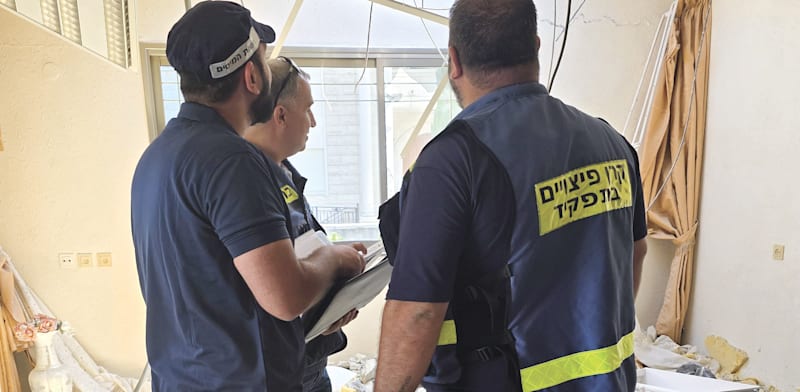 "זירת נפילה של טיל. ''לא ראוי ששמאי מטעם המדינה יעריך דירות'' / צילום: רשות המסים"