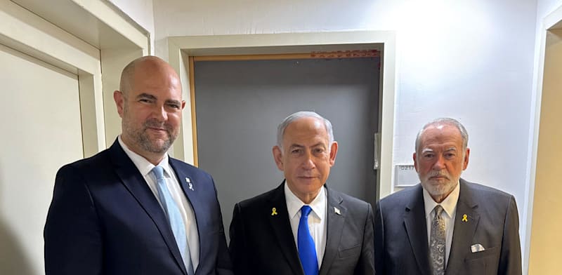 ראש הממשלה בנימין נתניהו, יו''ר הכנסת אמיר אוחנה ושגריר ארה''ב בישראל מייק האקבי בבית המשפט המחוזי בתל אביב