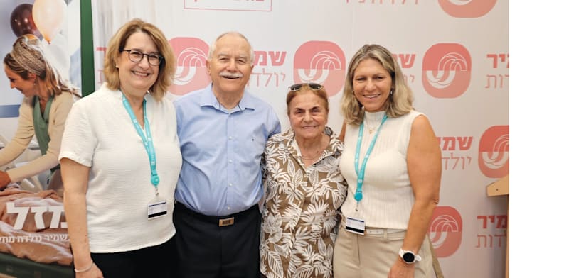 "ד''ר אסנת לבציון־קורח, אלה ויאיר שמיר ופרופ' מיכל קובו מהמרכז הרפואי שמיר / צילום: איציק בירן"