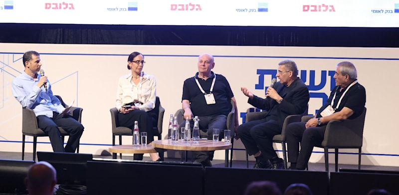 מימין: יגאל דמרי, יעקב אטרקצ'י, ישראל דוד ורות שוורץ בפאנל עם דרור מרמור בוועידת ישראל לנדל''ן / צילום: שלומי יוסף