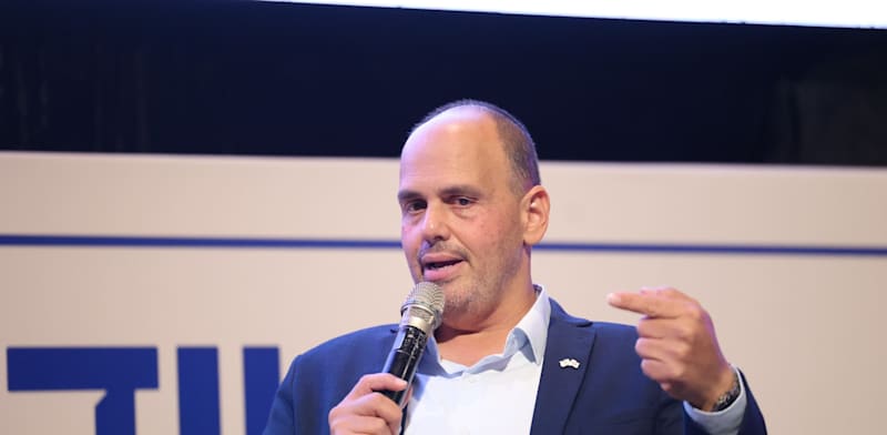 "צביקה ברוט, ראש עיריית בת ים / צילום: שלומי יוסף"