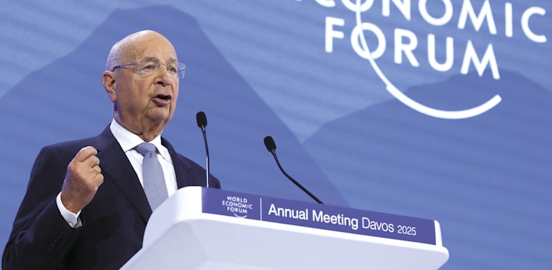 "קלאוס שוואב בפורום הכלכלי העולמי בדאבוס, ינואר 2025, שווייץ / צילום: Reuters, Yves Herman"