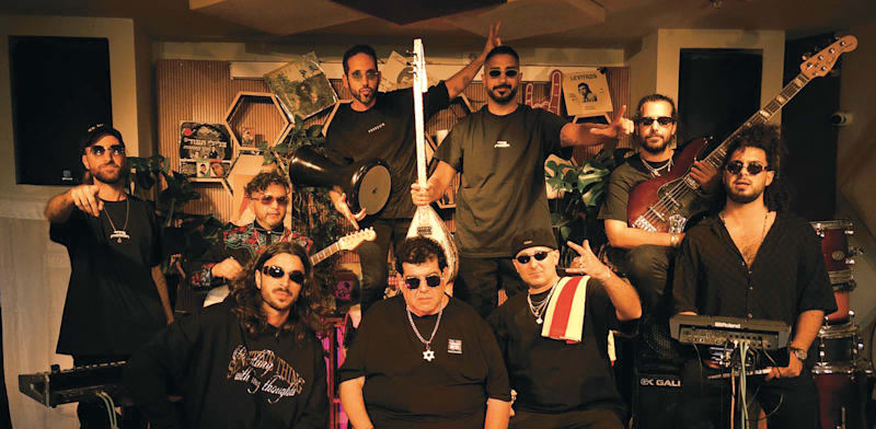 "מלך הקסטות מארחים את אבי ביטר. ''תפסתי ז'אנר משלי'' / צילום: מלך הקסטות מבית שיקר הפקות"