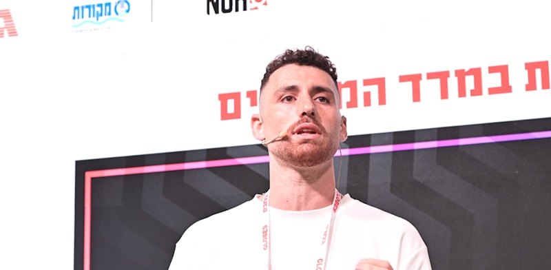 "יהונתן בגס, מנהל המחקר בקבוצת יפעת, בכנס MAD / צילום: תמר מצפי"