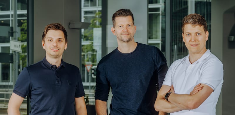 "מייסדי Cognigy, משמאל לימין: בנג'מין מאייר, פיליפ הלטוויג וסשה פוגרמן / צילום: ap, Business Wire"