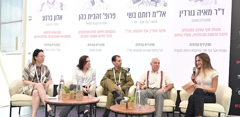 "פאנל ''מתיאוריה למעשה: איך מכשירים את דור העתיד?'' בכנס מיומנויות המחר / צילום: תמר מצפי"