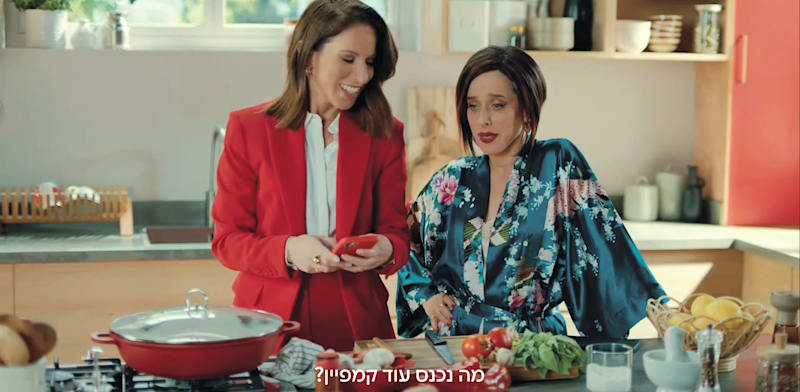"ליאת הר לב וד''ר הילה קורח בקמפיין בנק הפועלים / צילום: צילום מסך"