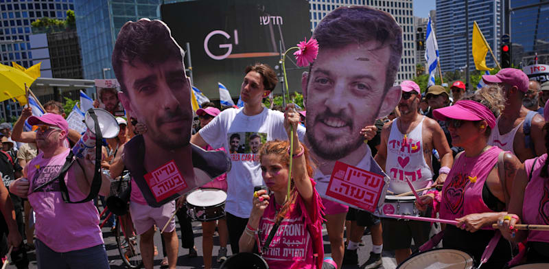 מפגינים באיילון קוראים לשחרור החטופים / צילום: ap, Ohad Zwigenberg