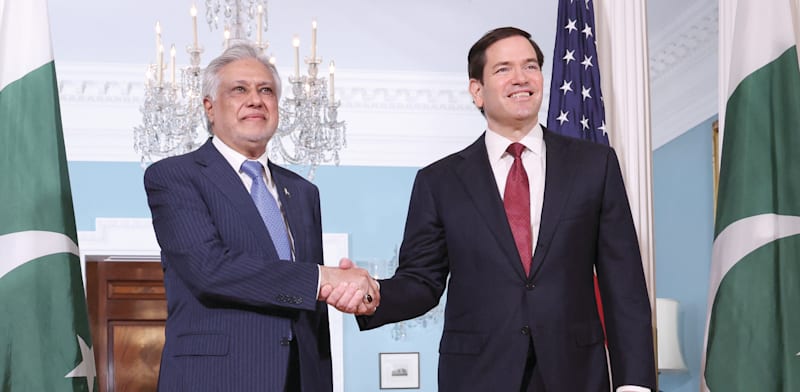 "מזכיר המדינה האמריקאי מרקו רוביו ושר החוץ של פקיסטן איסחאק דר, וושינגטון / צילום: Reuters, Jonathan Ernst"