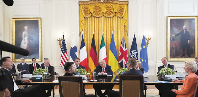 "נשיא ארה''ב דונלד טראמפ ומנהיגי אירופה בפסגת־אוקראינה, הבית הלבן / צילום: ap, Alex Brandon"