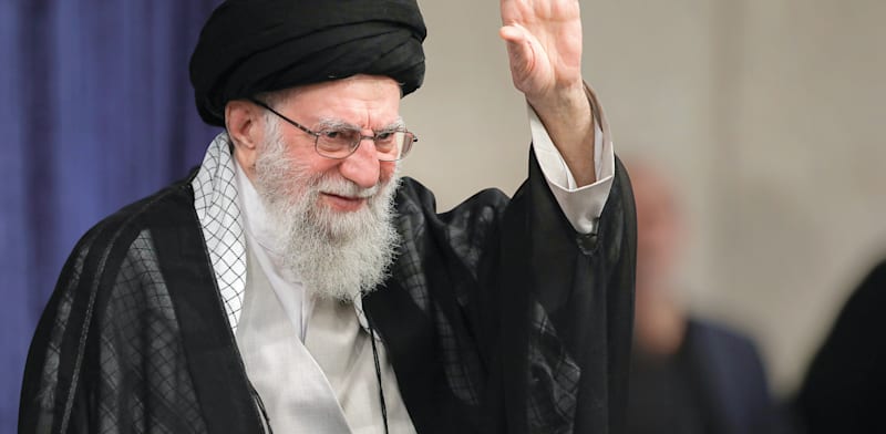 "פוסל משא ומתן עם ארה''ב. עלי חמינאי, המנהיג העליון של איראן, השבוע בטהרן / צילום: Reuters, משרד המנהיג  העליון של איראן"