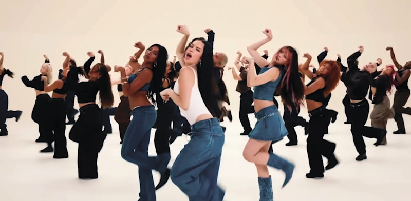 "הפרסומת החדשה של GAP בתגובה לקמפיין אמריקן איגל / צילום: מסך מיוטיוב"