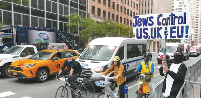 "מחאה אנטישמית בניו יורק. ''המפגינים לא מבדילים בין ישראל ליהודים'' / צילום: Shutterstock"