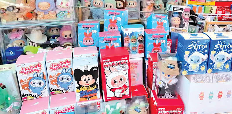 "בובות לפופו (לבובו מזויף) בחנות בלוס אנג'לס / צילום: Shutterstock"