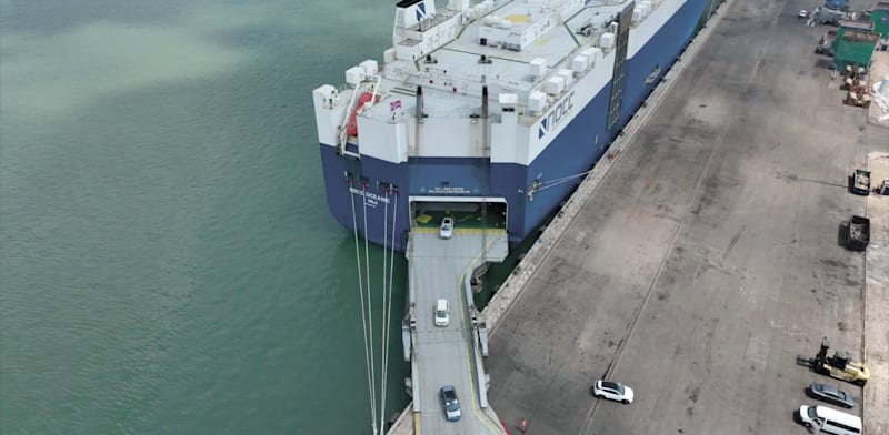 "מכוניות נפרקות בנמל חיפה / צילום: דוברות נמל חיפה"