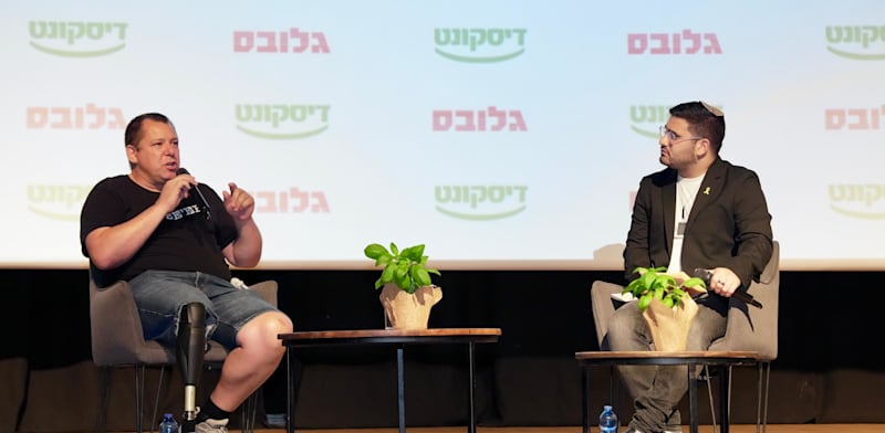 "אבידע בכר ונבו טרבלסי בכנס צמיחת הקיבוצים 2025 / צילום: כדיה לוי"