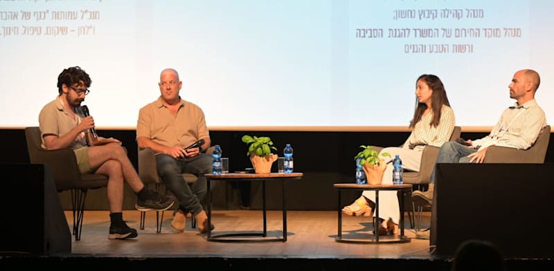 מימין: בני רגיל, מאי אלון, איתמר מטיאש ועידן ארץ בכנס צמיחת הקיבוצים 2025 / צילום: תמר מצפי
