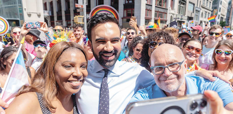 "ממדני בפגישה עם התומכים בניו יורק / צילום: Shutterstock"