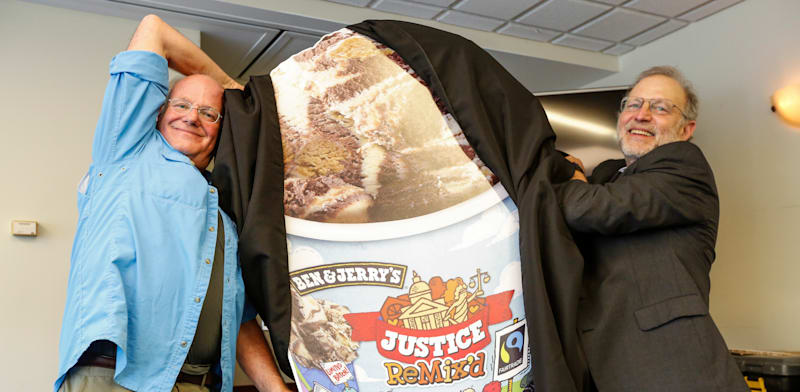 "ג'רי גרינפילד (מימין) ובן כהן, מייסדי בן אנד ג'ריס / צילום: ap, Eric Kayne"