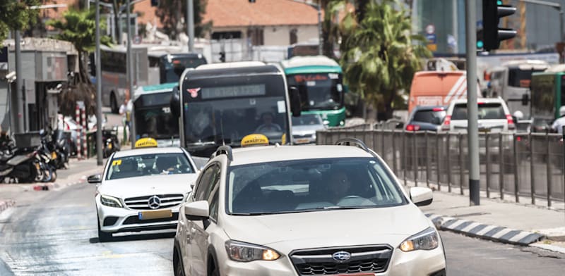 "מוניות בדרכים / צילום: Shutterstock"