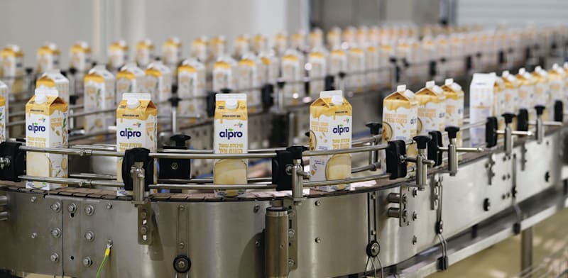 "קו הייצור במחלבה החדשה של שטראוס באחיהוד / צילום: פלג אלקלעי"